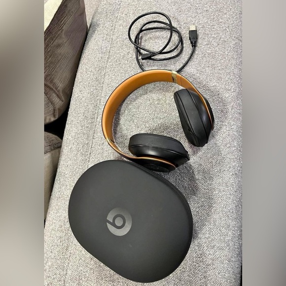 Beats Studio 3 headphones - Picture 2 of 3